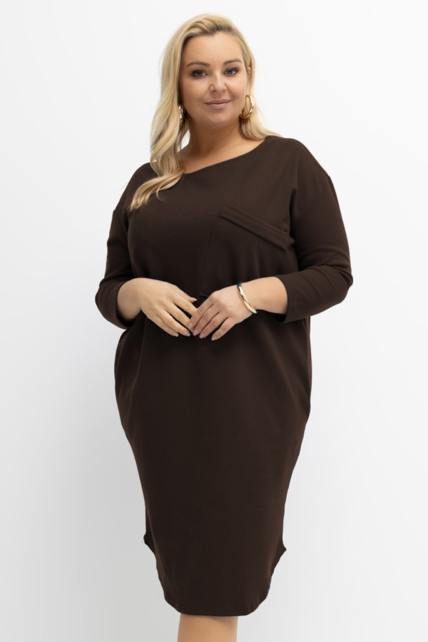 Sukienka plus size w kolorze czekoladowym rękawy 3/4 duża kieszeń daniela