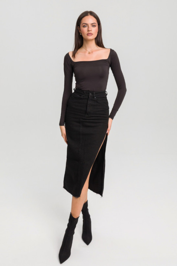 Spódnica „6378” – czarna denimowa elegancja z rozcięciem