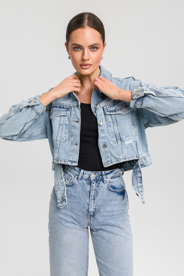 Kurtka lace – krótka jeansowa klasyka w nowoczesnym wydaniu