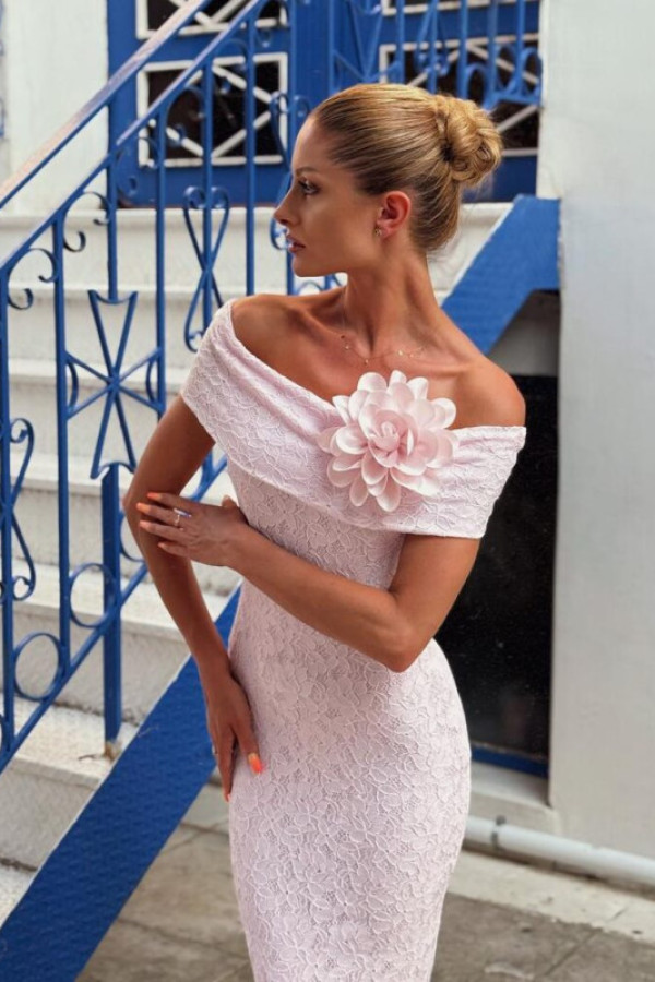 Jasnoróżowy kwiat na