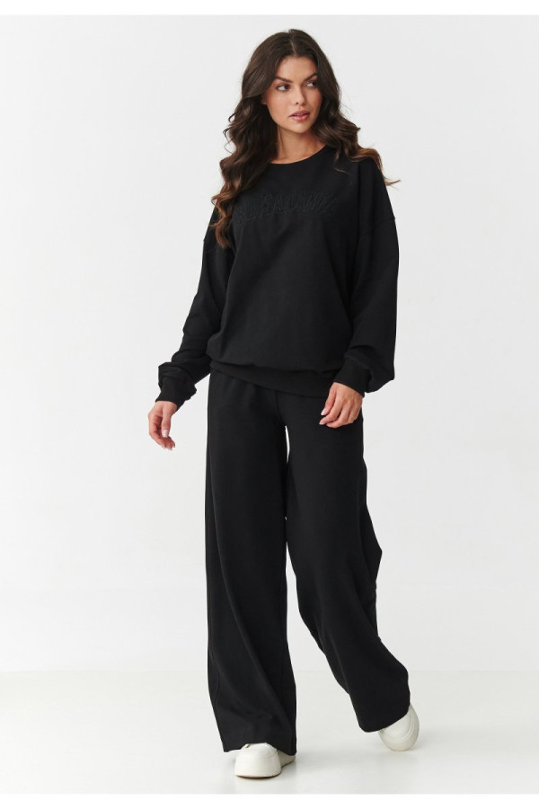 Komplet dresowy z szerokimi nogawkami i haftowaną aplikacją czarny m890