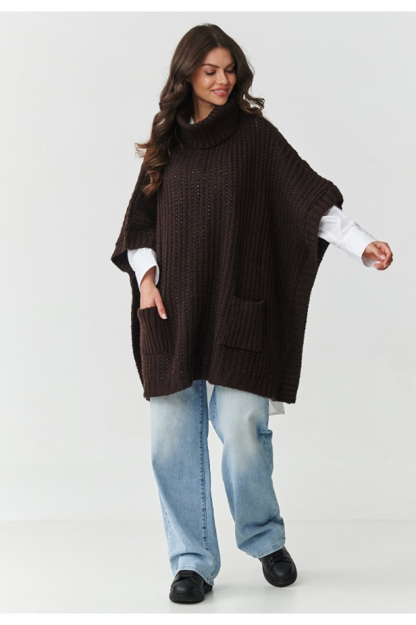 Ponczo sweter damski z golfem i kieszeniami czekoladowy s160