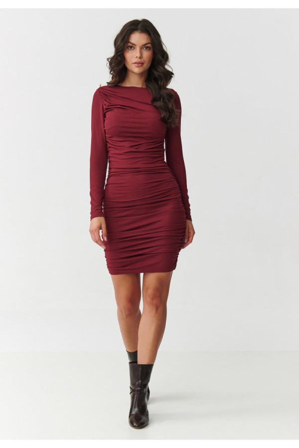 Dopasowana sukienka mini z marszczeniem bordowa m899