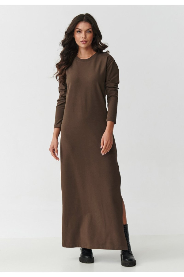 Sukienka maxi z długim rękawem i rozcięciem czekoladowa m901