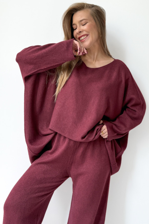 Minimalistyczny luźny komplet comfy burgund