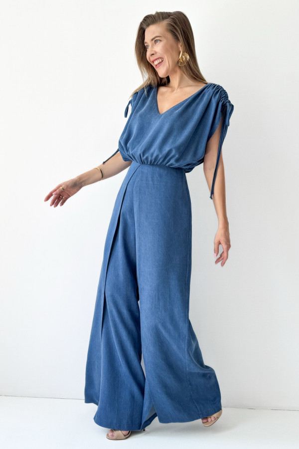 Kobiecy kombinezon z kopertowo skrojonymi spodniami jasmine dark denim blue