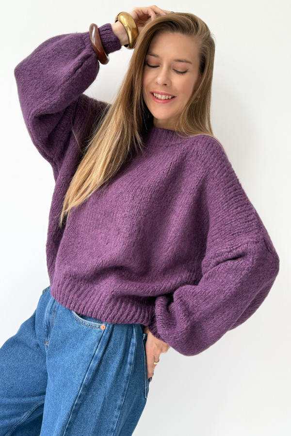 Mięciutki sweter z bufiastymi rękawami fluffy śliwka