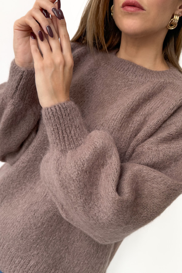 Sweterek kid moher z bufiastymi rękawami eva cappuccino