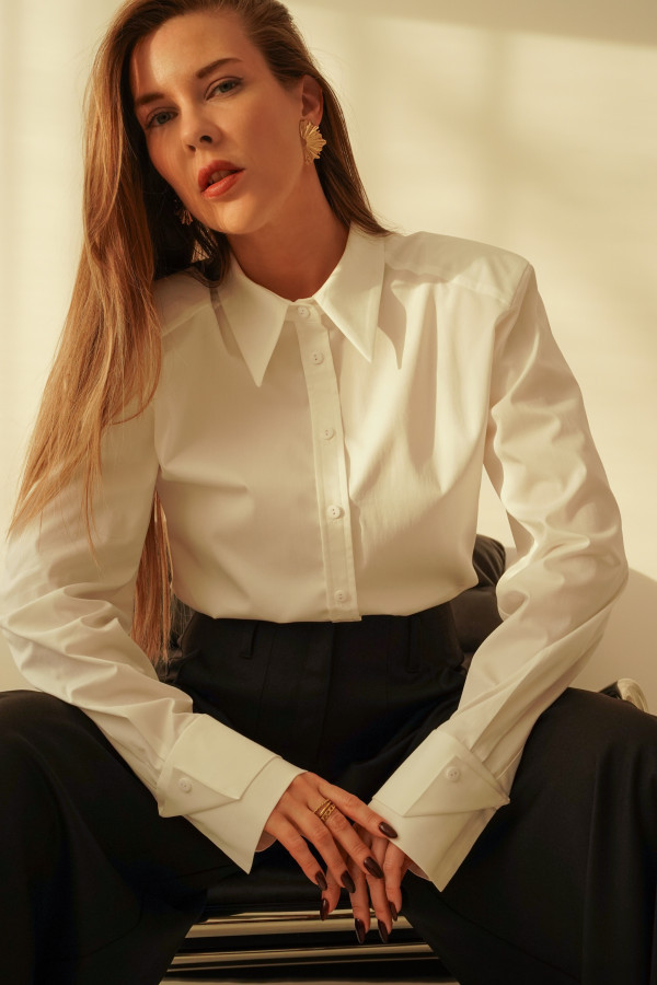 Elegancka taliowana biała koszula cynthia
