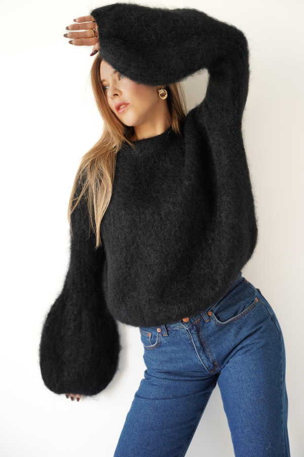 Puszysty sweterek z kid moheru z rękawami typu dzwonek philo czarny