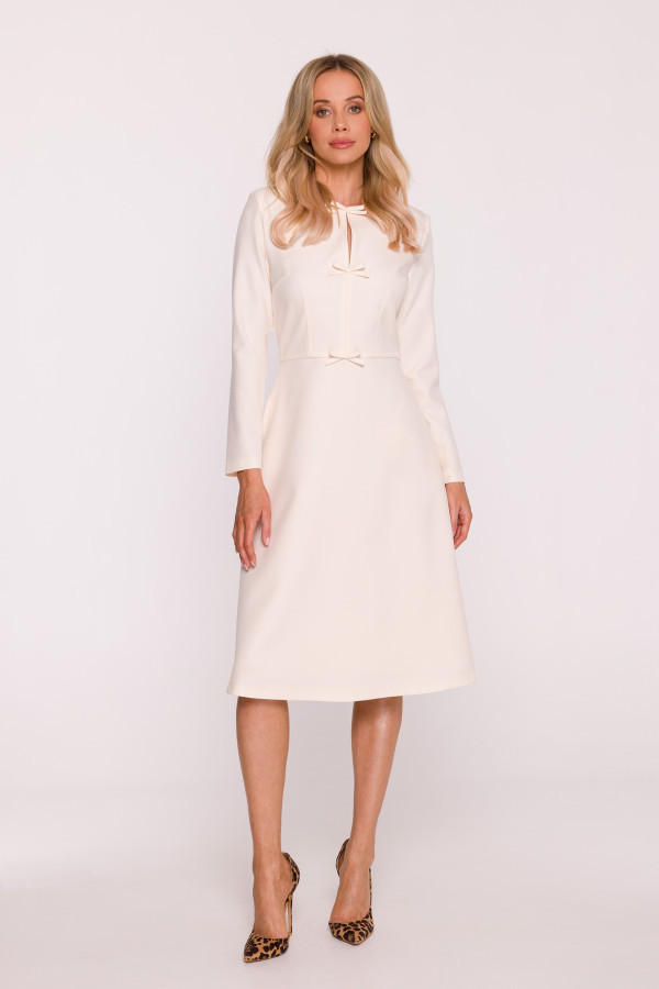 Trapezowa sukienka z długimi rękawami - kość słoniowa
