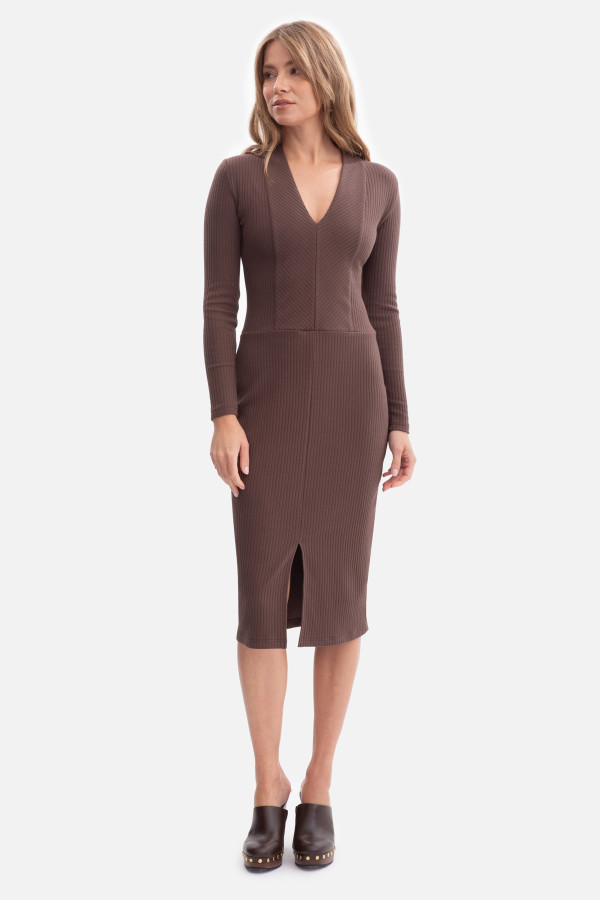 Prążkowana sukienka ołówkowa z długimi rękawami - brązowa