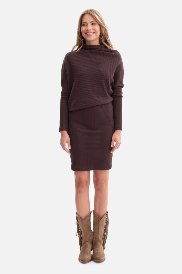Prążkowana sukienka mini z dopasowanym dołem - gorzka czekolada