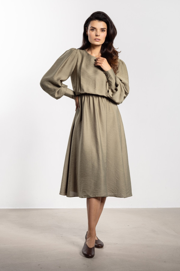 Elegancka sukienka midi z długimi rękawami - szałwiowa