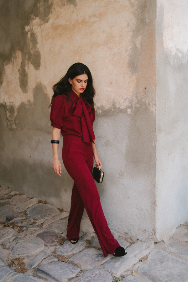 Kombinezon z krótkim rękawem i wiązaną kokardą - bordowy