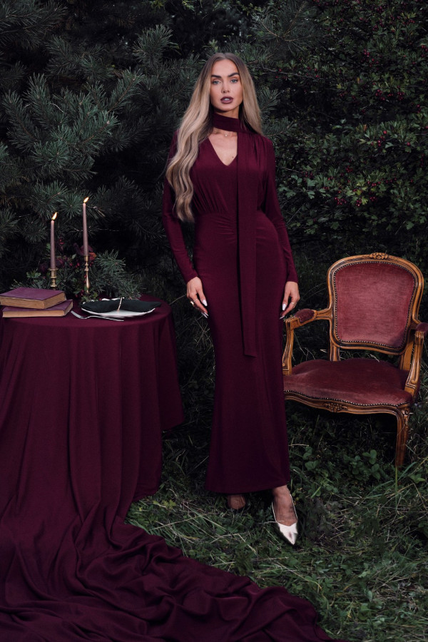 Elegancka sukienka maxi z szarfą - bordowa