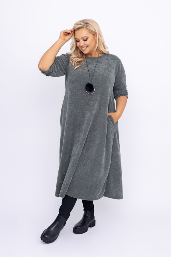 Szara sukienka z wisiorkiem burimeno