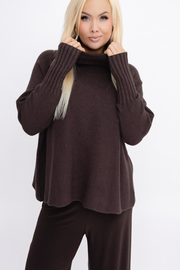 Czekoladowy sweter z golfem lentino