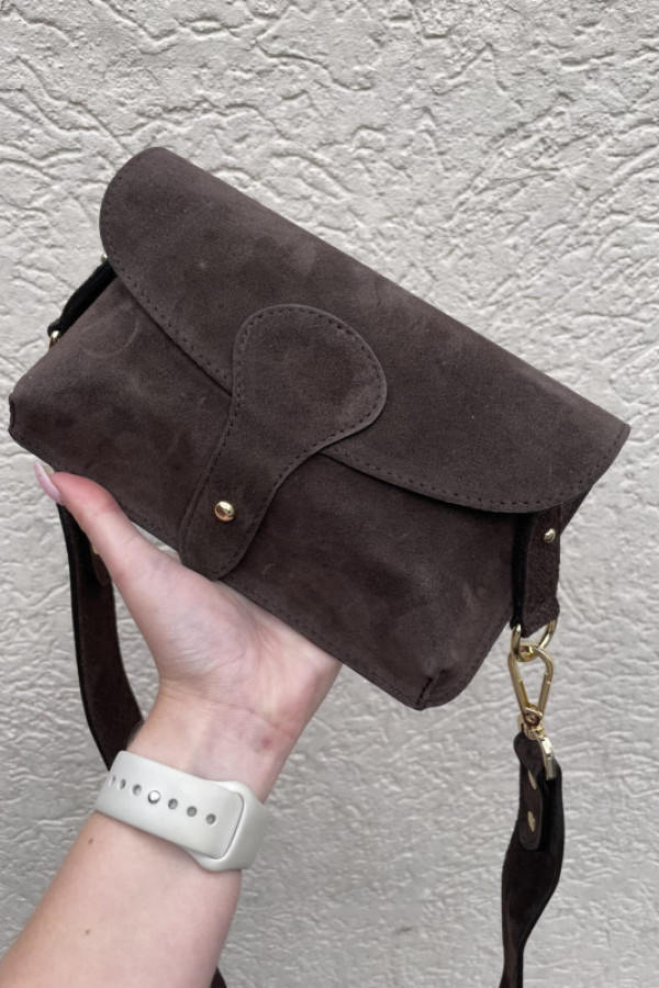 Torebka mała listonoszka zamszowa czekoladowa z klapką