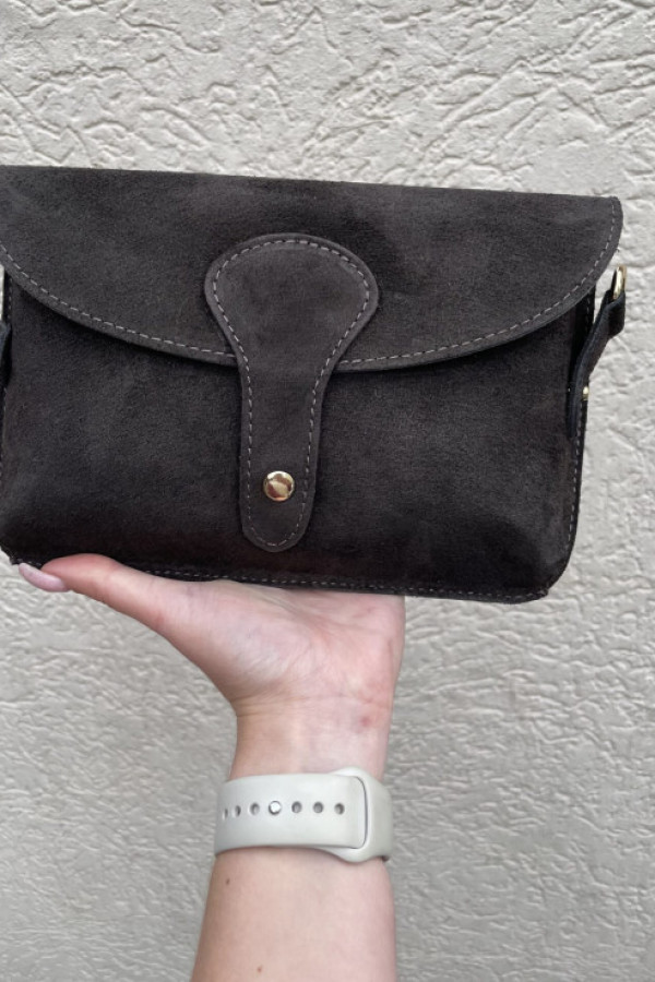 Torebka mała listonoszka zamszowa czekoladowa z klapką xl