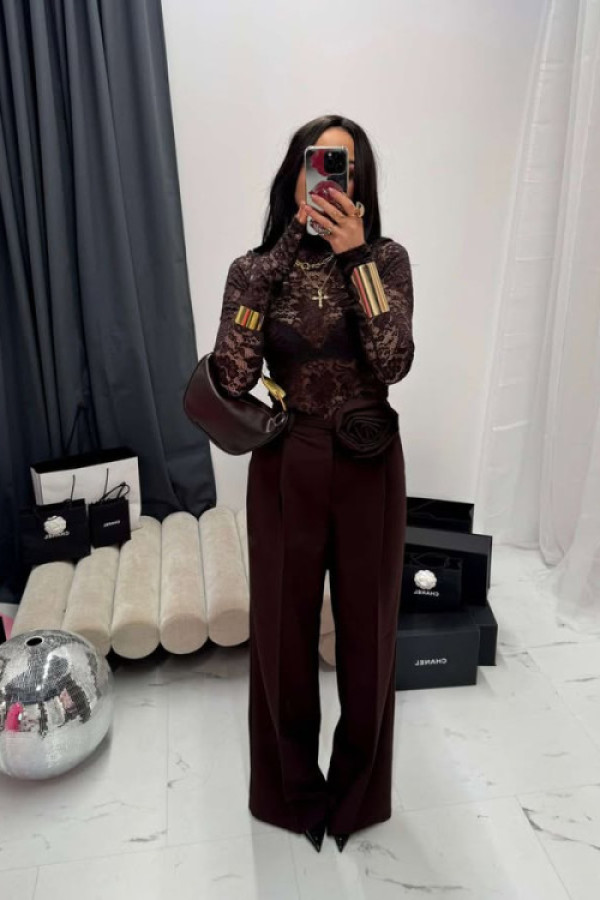 Spodnie materiałowe eleganckie z różą la milla brązowe