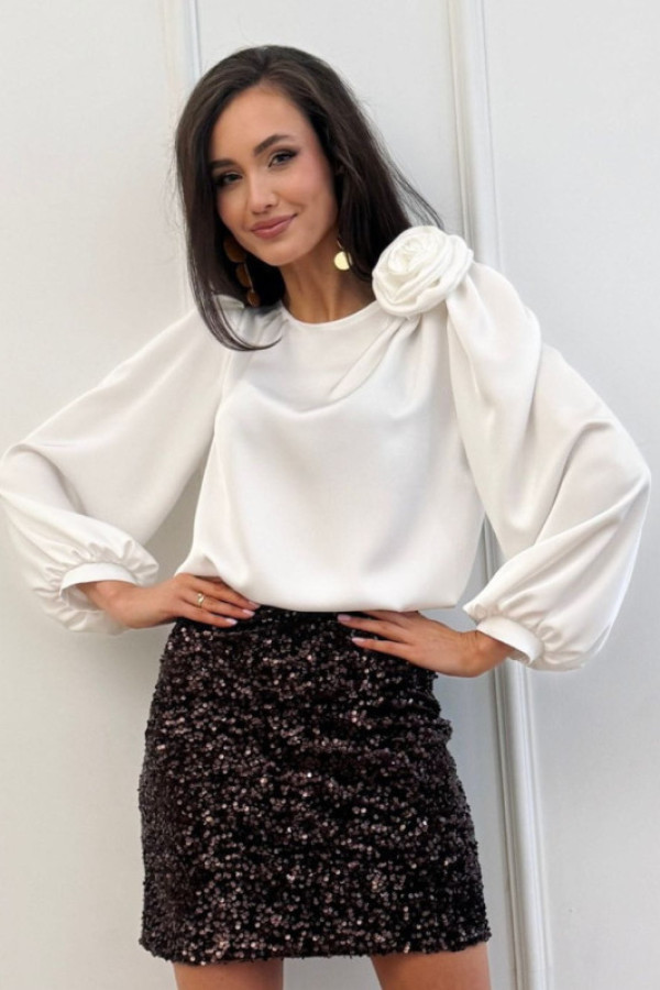 Giana biała elegancka satynowa bluzka z różą polska produkcja