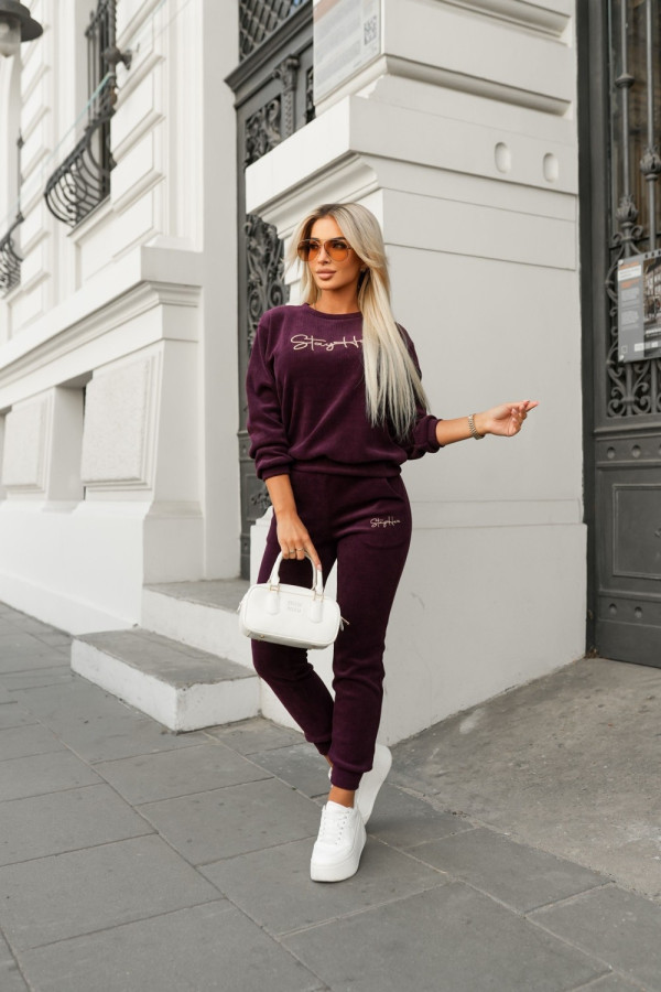 Komplet dresowy z prążkowanego materiału z haftowanym logo bluza+ spodnie śliwkowy