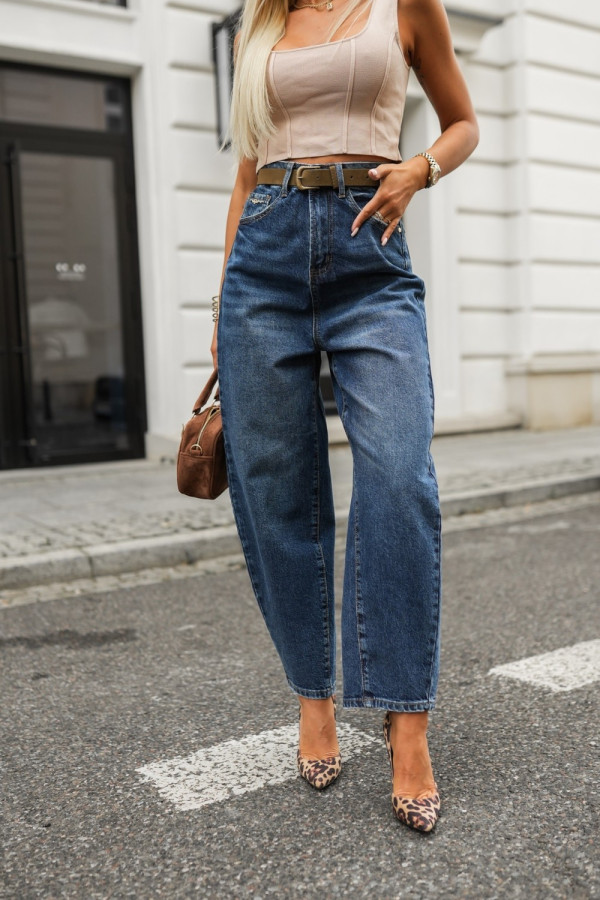 Spodnie jeansowe typu ballon fit z paskiem w komplecie i przywieszką granatowy jeans