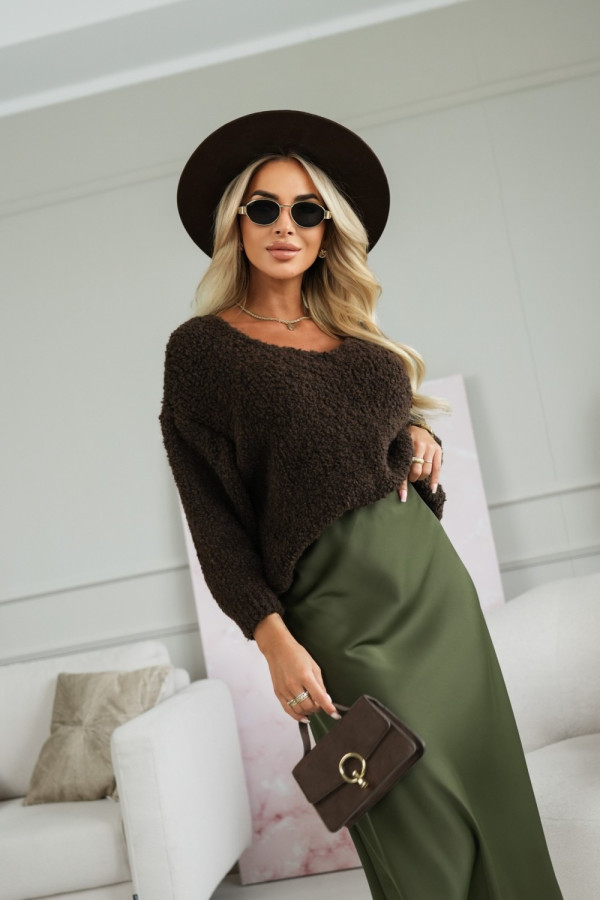 Sweter baranek z wełną z dekoltem v czekoladowy