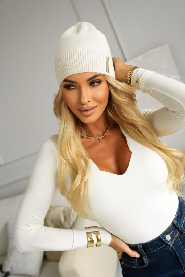 Czapka z cyrkoniowymi wstawkami ecru