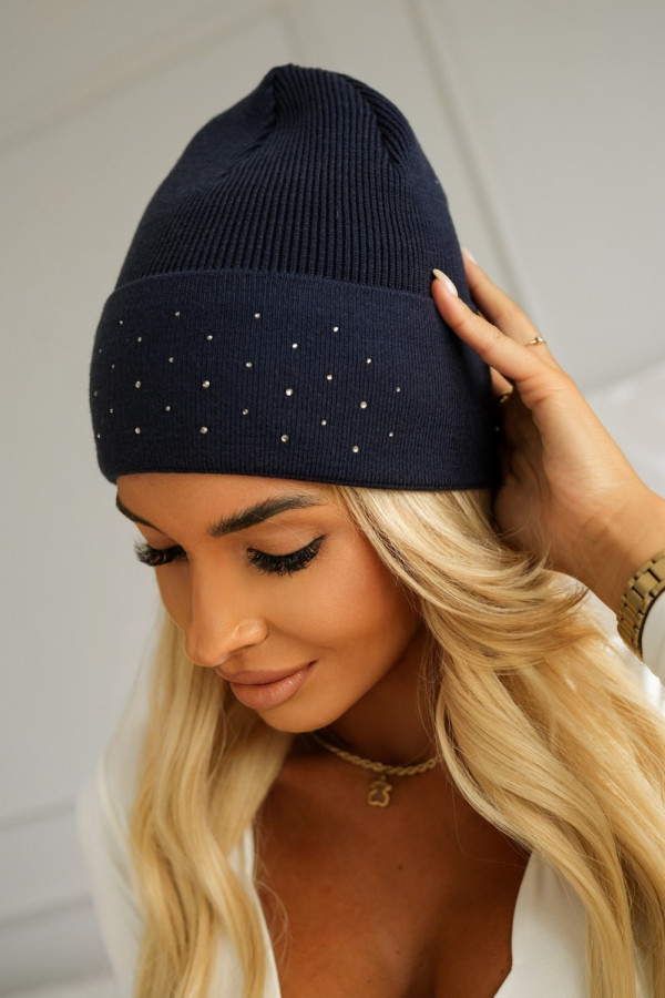 Czapka z wiskozy zdobiona delikatnymi cyrkoniami granatowa