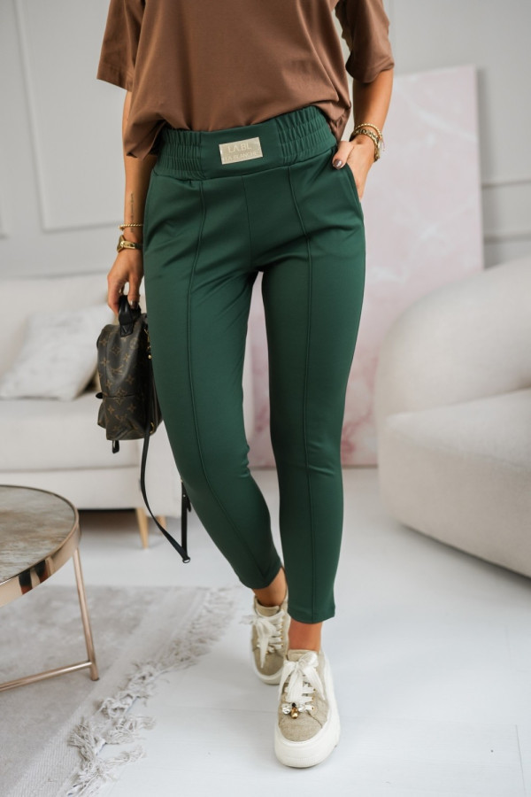 Spodnie materiałowe w kant z gumą w pasie szmaragdowe