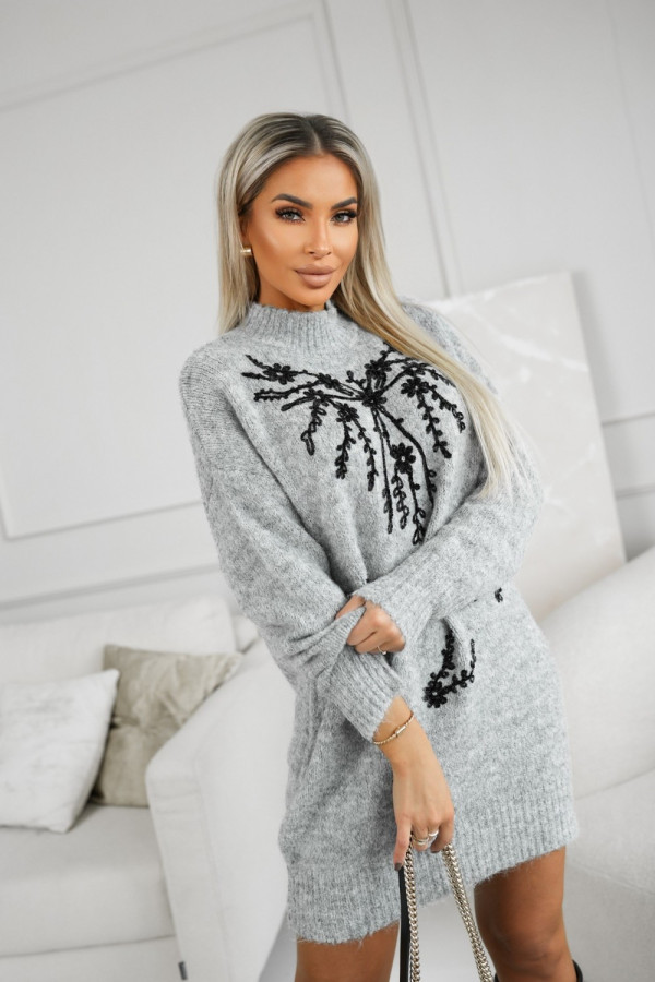 Sukienka sweterkowa tunika w haftowane wzory szara