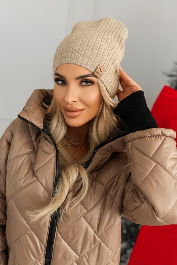 Czapka z miękkiego prążkowanego materiału beżowa