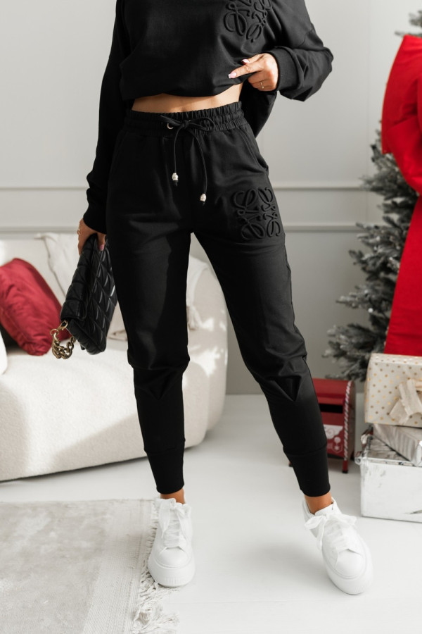 Spodnie dresowe bawełniane z tłoczonym logo czarne