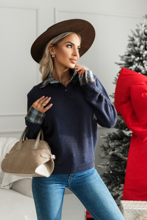 Sweterek z wiskozy z kołnierzykiem i mankietami w kratę granatowy