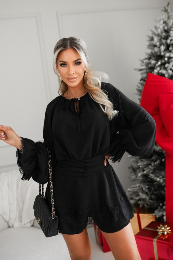 Kombinezon manuela wykończony koronkami czarny