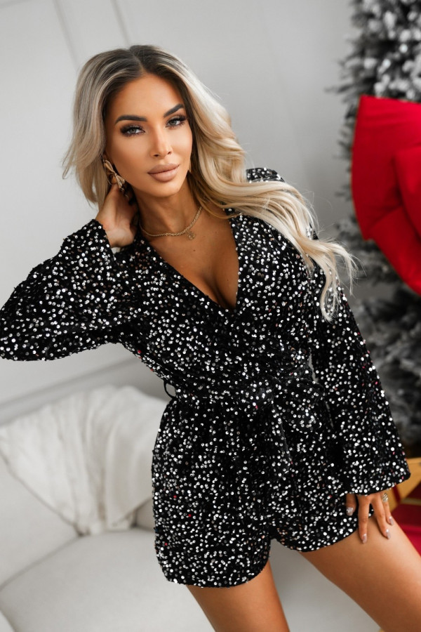 Kombinezon welurowy z kopertowym dekoltem zdobiony cekinami czarno-srebrny