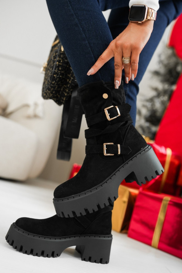 Botki ocieplane z eko zamszu z ozdobnymi klamrami czarne