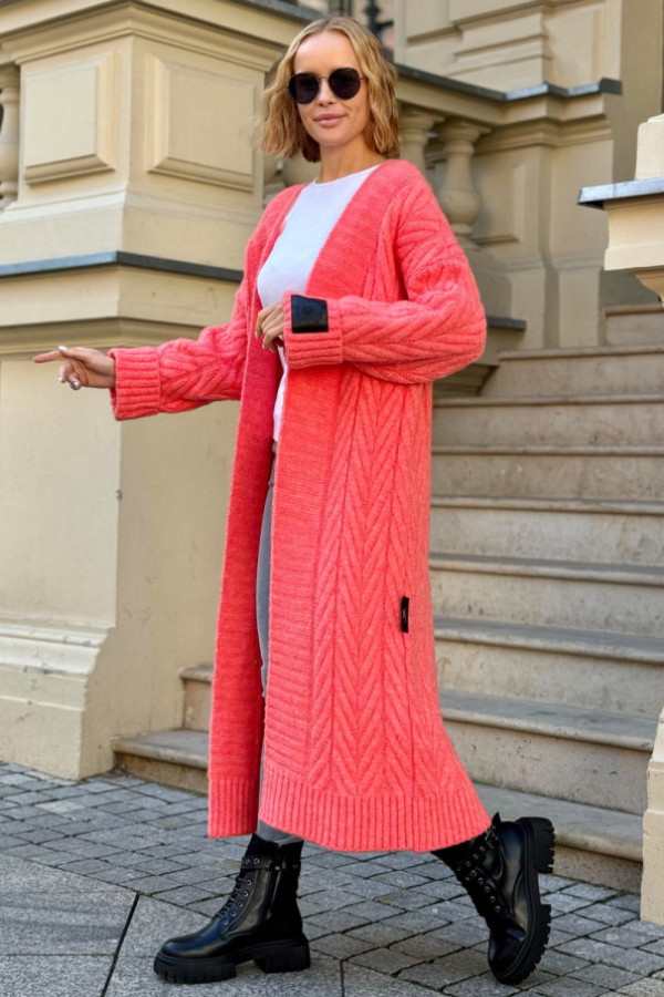 Długi kardigan z ozdobnym splotem kris koral