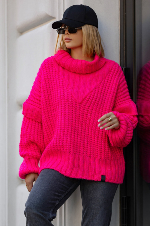 Sweter oversize z golfem rosso fuksja