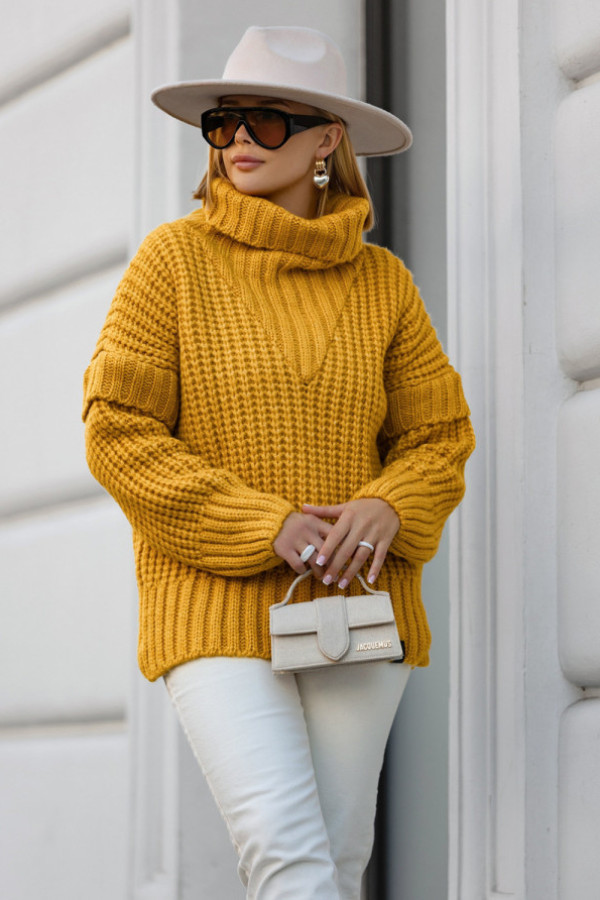 Sweter oversize z golfem rosso musztarda