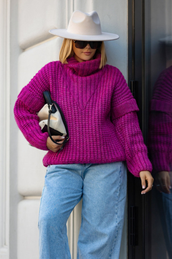 Sweter oversize z golfem rosso amarant