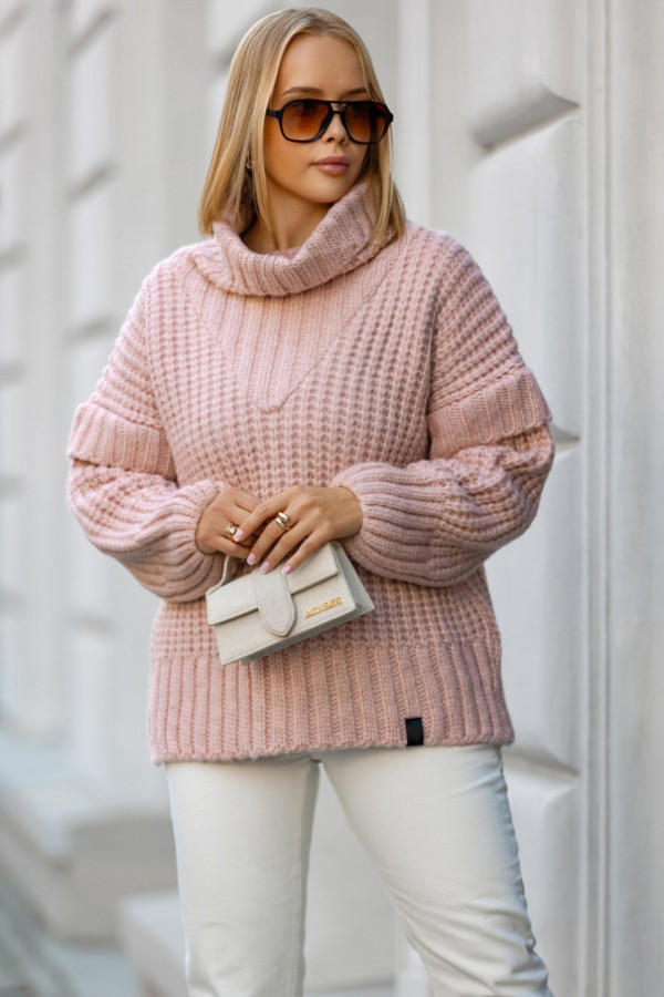 Sweter oversize z golfem rosso puder róż