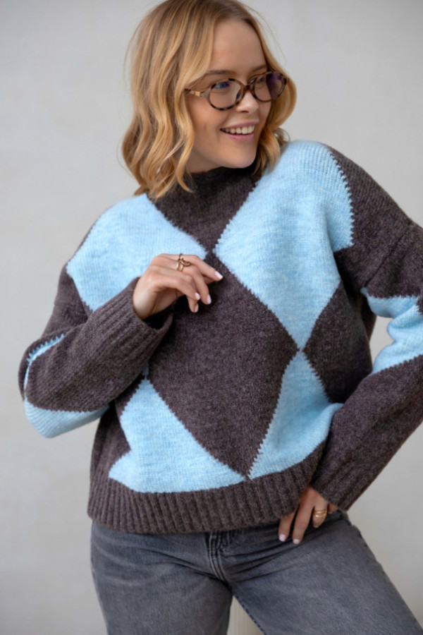 Sweter w romby anastasia ciemne kakao-błękit