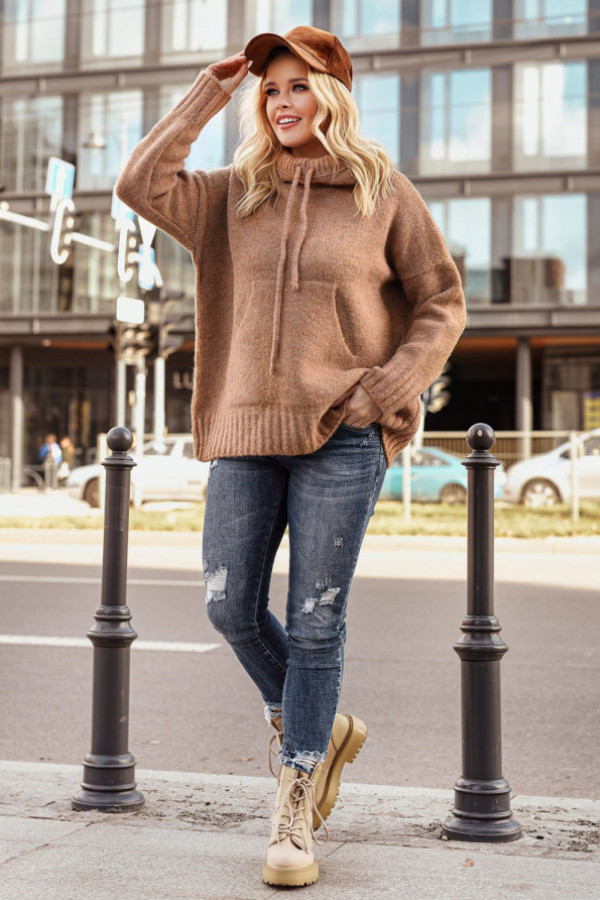 Sweter oversize z kapturem kangurka karmel