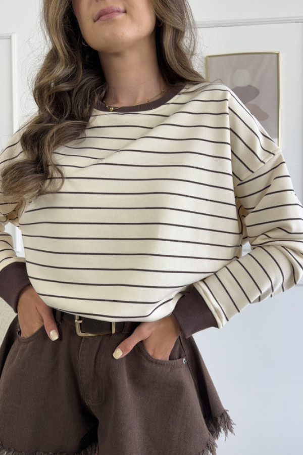 Bluza o kroju oversize cienkie paski na budyniowym tle ferra