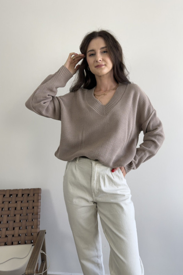 Sweter oversize z dekoltem w serek beżowy rice