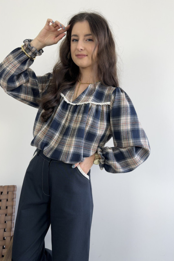 Bluzka w kratę z koronką granatowa milagro