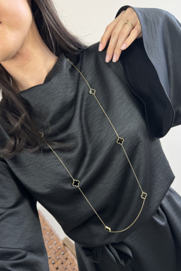 Naszyjnik długi z czarnymi koniczynkami